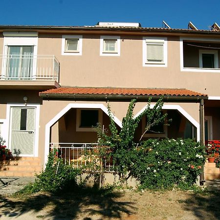 Apartment & Rooms Roza Peroj Exterior foto